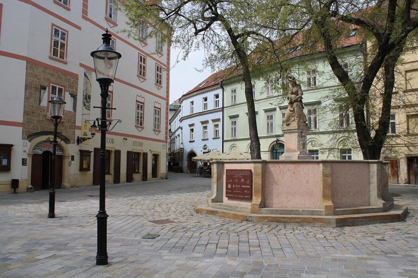 Apartment Sophie - Old Town Bratislava Exterior foto